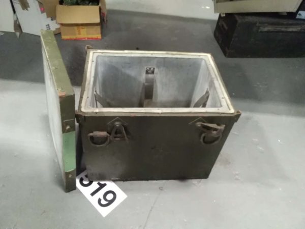 lot 519 metal lined military storage box - Image 3