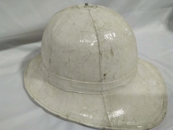 lot 560 pith helmet - Image 2