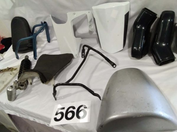 lot 566  quantity of motor scooter parts - Image 3