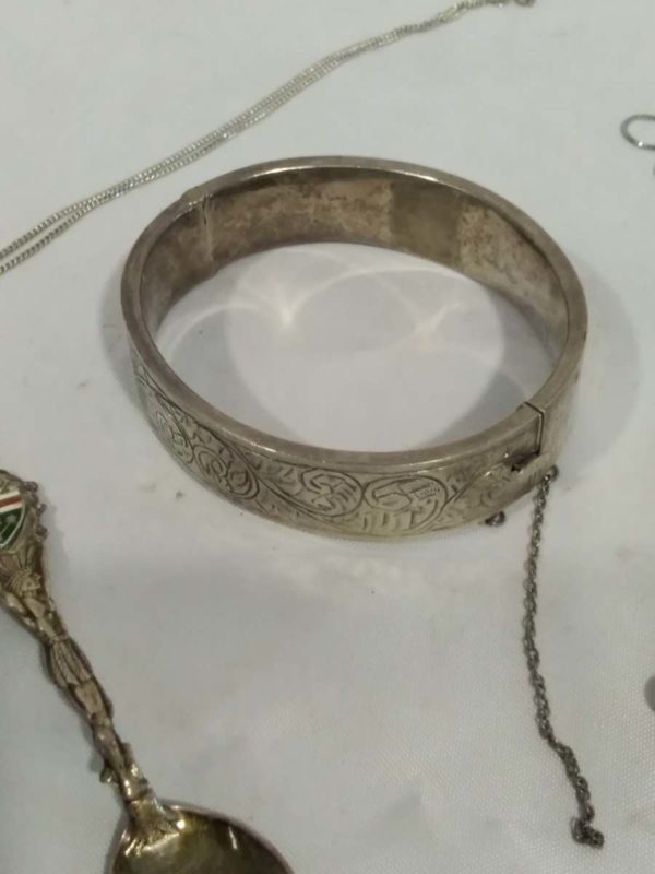 lot 294 various items inc silver & chunky silver bracelet - Image 3