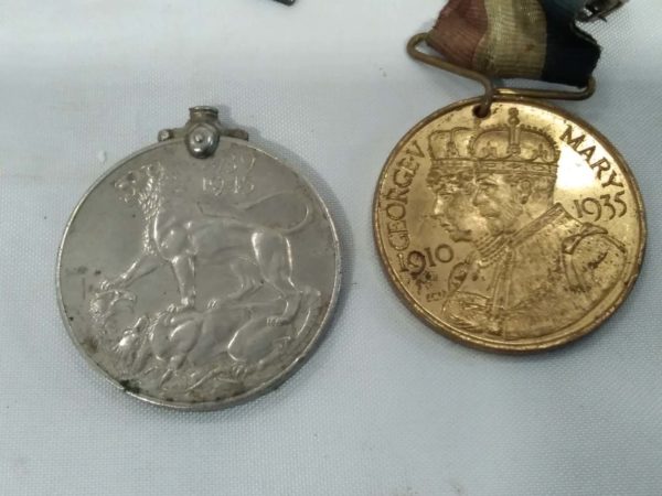 lot 304 military badges and medals - Image 7