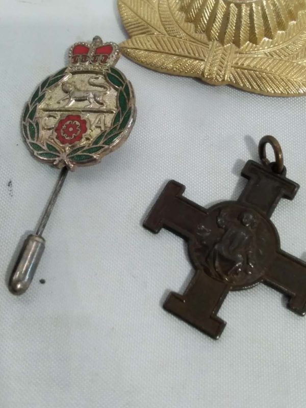 lot 304 military badges and medals - Image 4