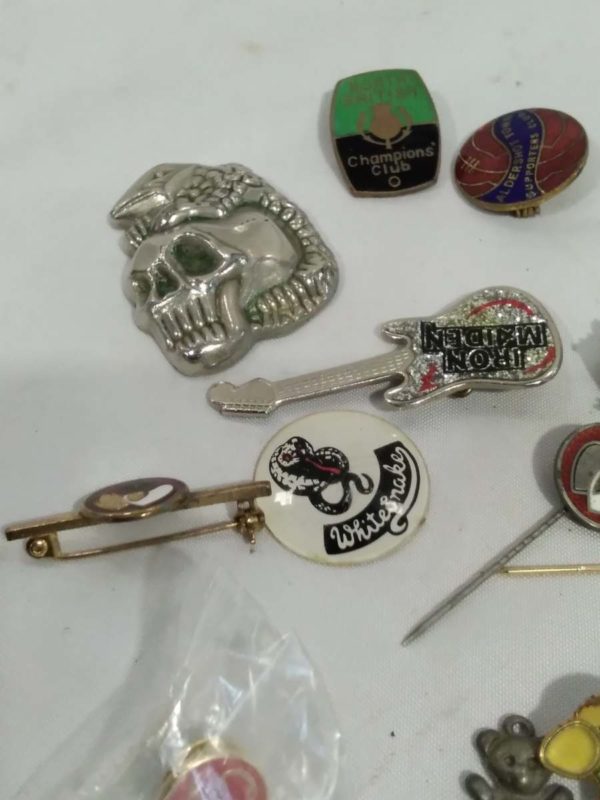 lot 308  badges and pins - Image 7