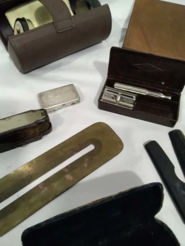 lot 311 gentlemen’s items inc button polisher, razor, spectacles, mini cards in presentation box etc - Image 5