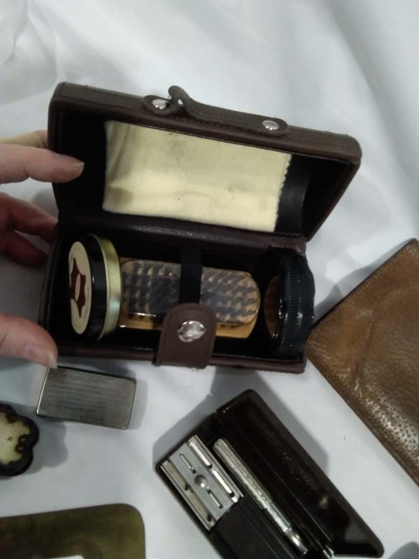 lot 311 gentlemen’s items inc button polisher, razor, spectacles, mini cards in presentation box etc - Image 4