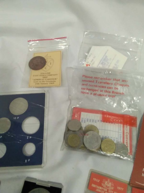 lot 320 old collectable coins British and foreign - Image 13