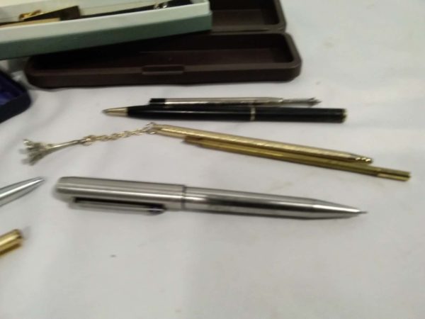 lot 322 collection of vintage cased pens - Image 2