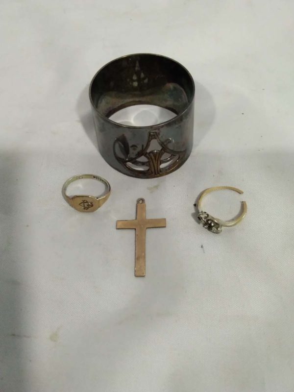 lot 323 9ct gold on silver ring & other items