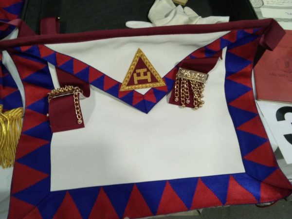 lot 332  masonic sash & apron - Image 2