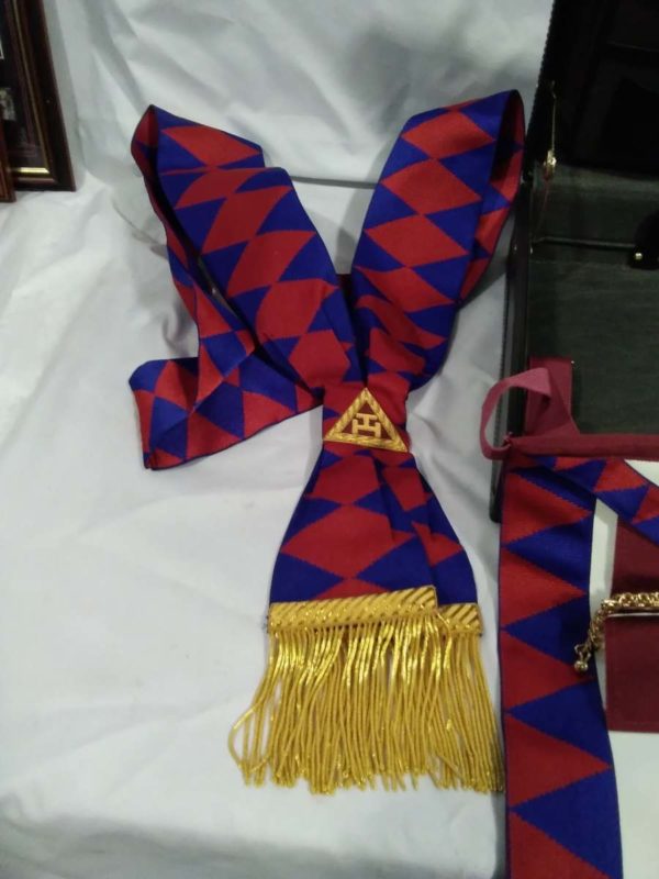 lot 332  masonic sash & apron - Image 5