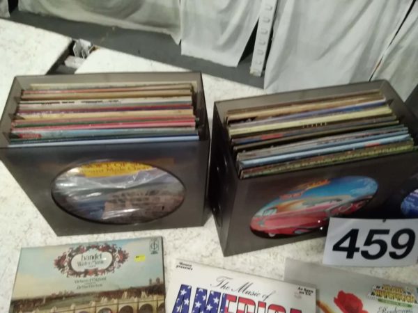 lot 459 record holders & vinyl records - Image 4