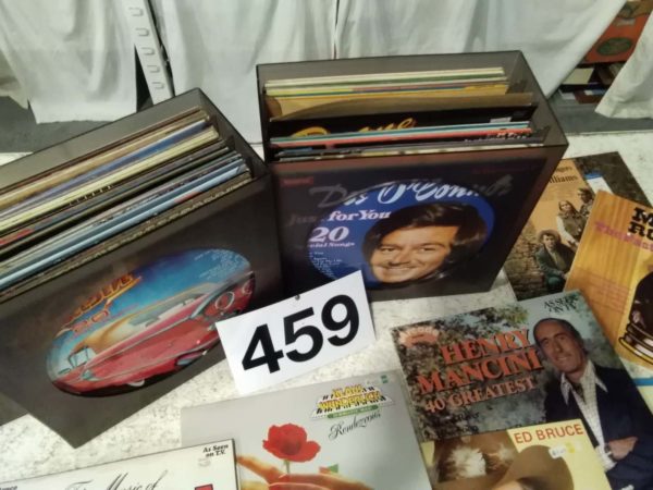 lot 459 record holders & vinyl records - Image 3