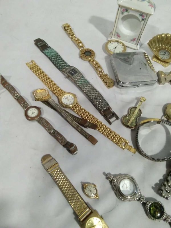 lot 471 quantity of watches, miniataure clocks, etc. - Image 3