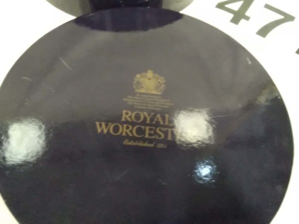 lot 477 esspresso harliquin set Royal worcester  Queens 80th birthday - Image 3