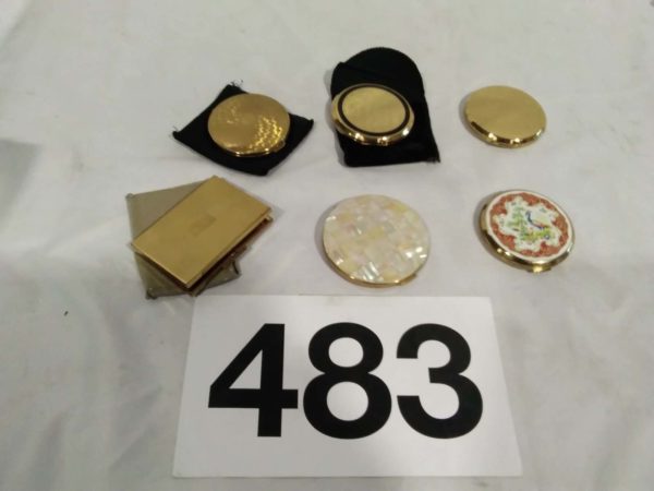 lot 483 Vintage compacts inc stratton, Kigu, vanity Fair