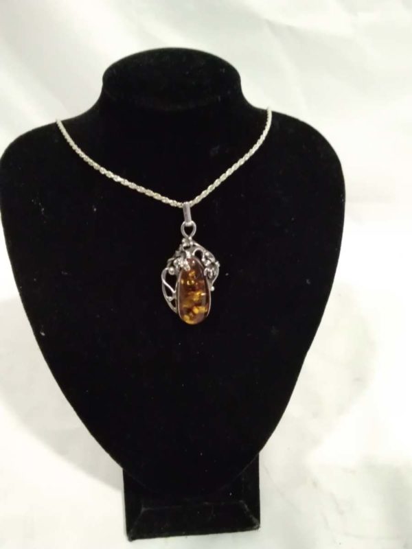 lot 484 sterling silver 925 24inch chain & amber pendant marked 925