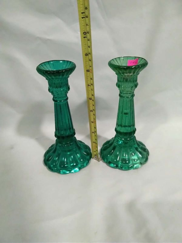 lot 488 pair of green glass candle sticks - Image 3