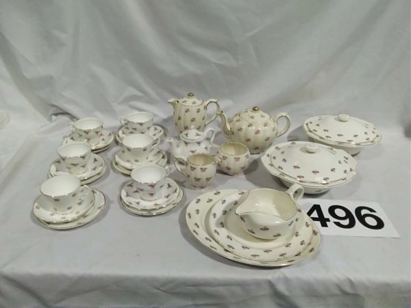 lot 496 tea set, tureens, plates etc Royal Stuart