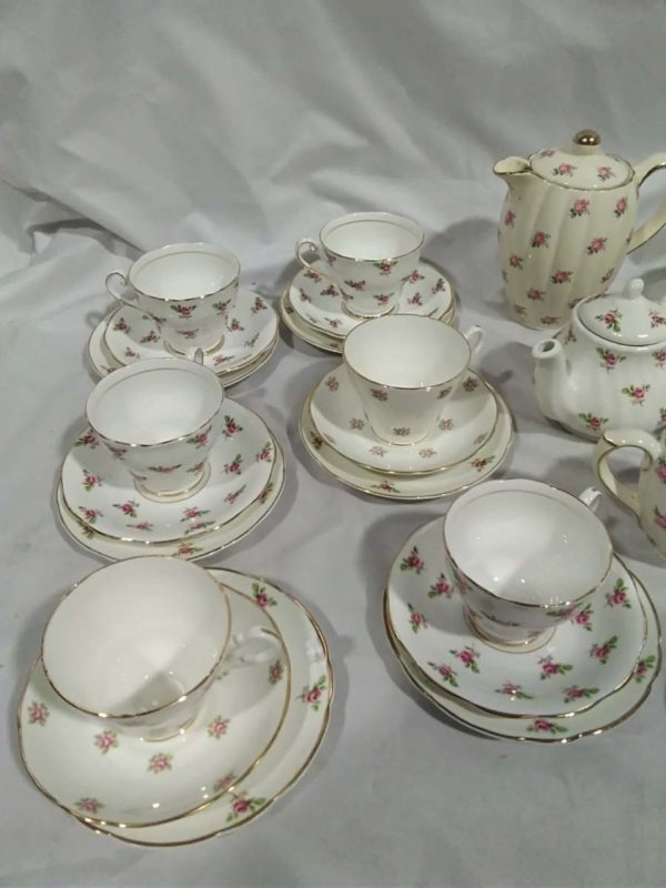 lot 496 tea set, tureens, plates etc Royal Stuart - Image 2