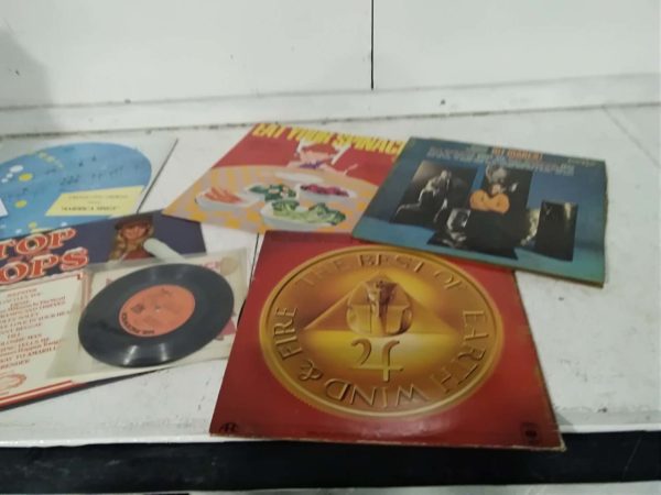 lot 513 quantity of records - Image 2