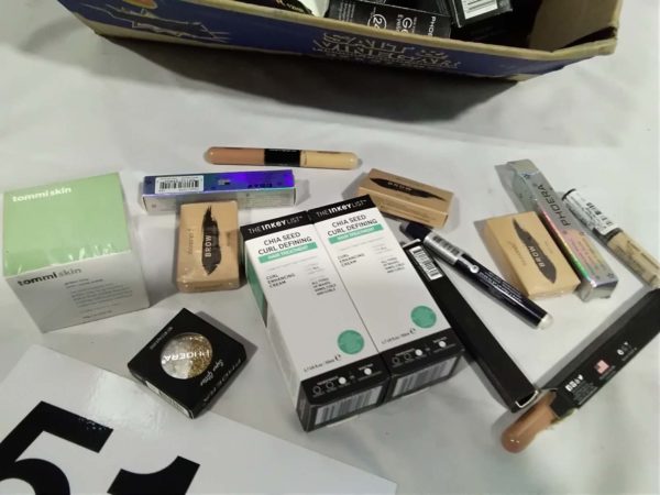 lot 516 assorted makeup - Image 2