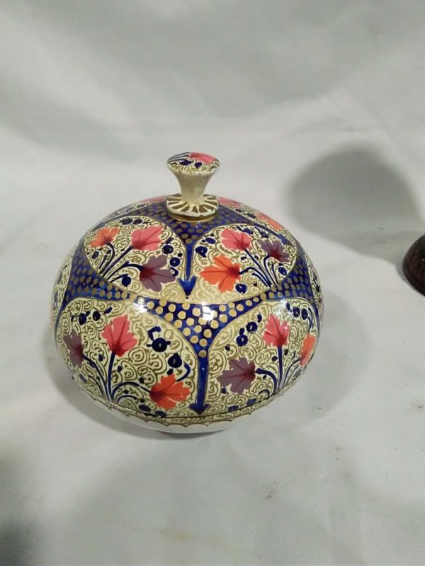 lot 528 decorative papermache vase & lidded pot - Image 4