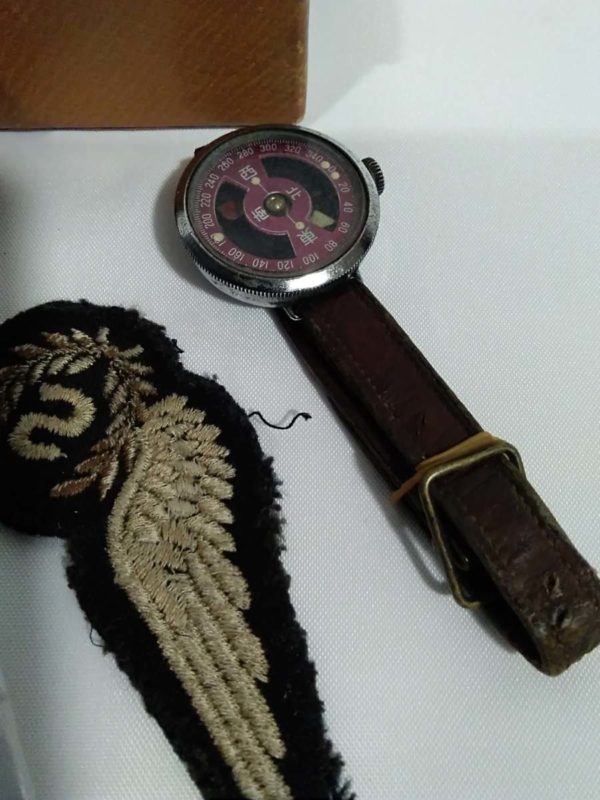 lot 542 WWII raf cloth bades, war medals & wrist compass - Image 2