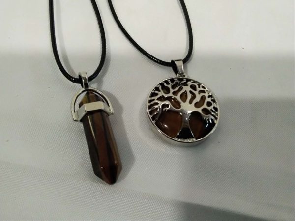 lot 644 tigers eye necklaces