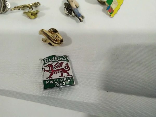 lot 648 pins & badges etc inc Butlins Pwllheli 1963 - Image 4