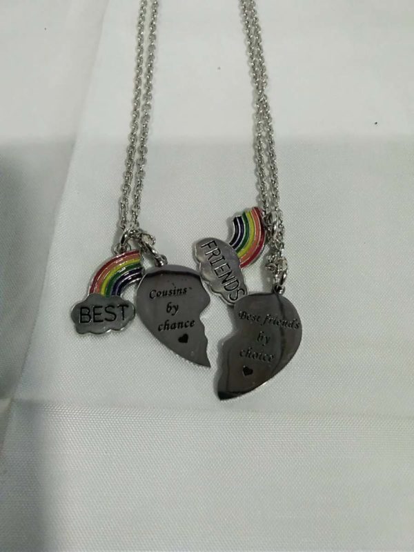 lot 649 2 x best friends pendants