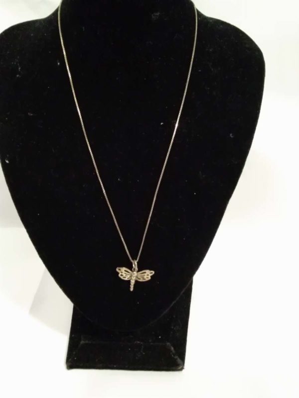 lot 654 silver dragonfly & chain marked 925 italy - Image 2