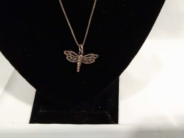 lot 654 silver dragonfly & chain marked 925 italy - Image 4