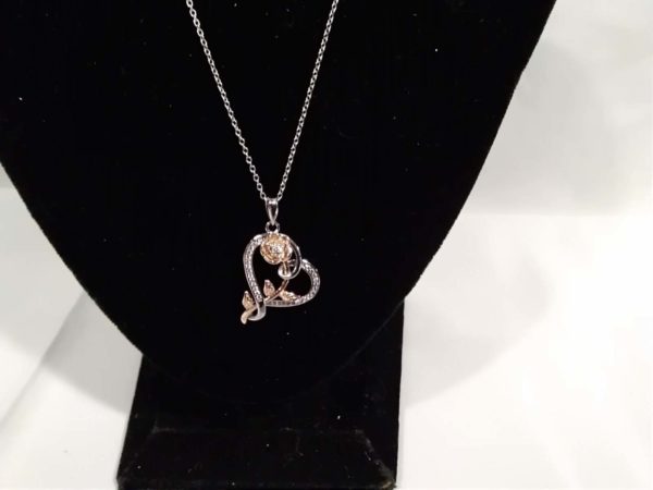 lot 655 silver heart / rose necklace