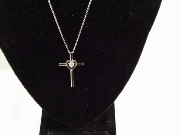 lot 657 silver cross & chain