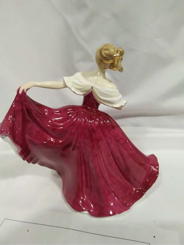 lot 658 royal doulton figurine Elaine HN3741 - Image 4