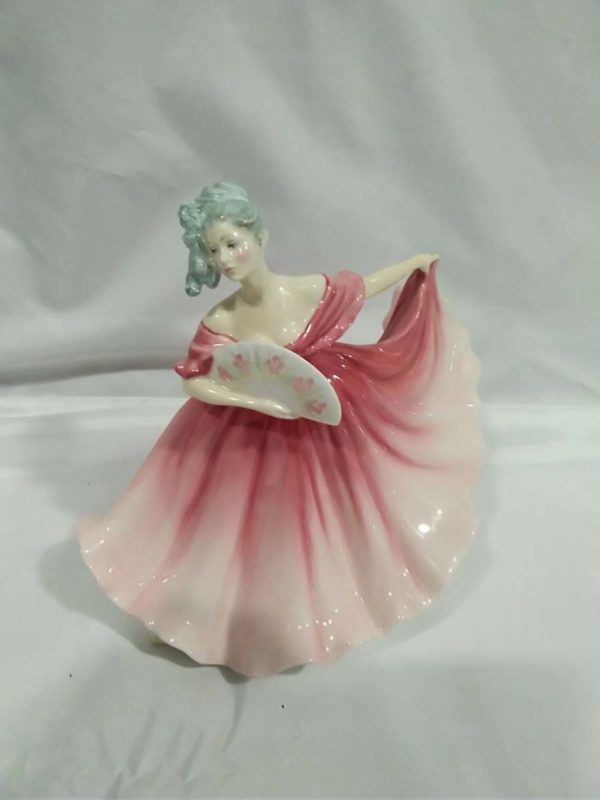 lot 660 royal doulton figurine Elaine HN3307