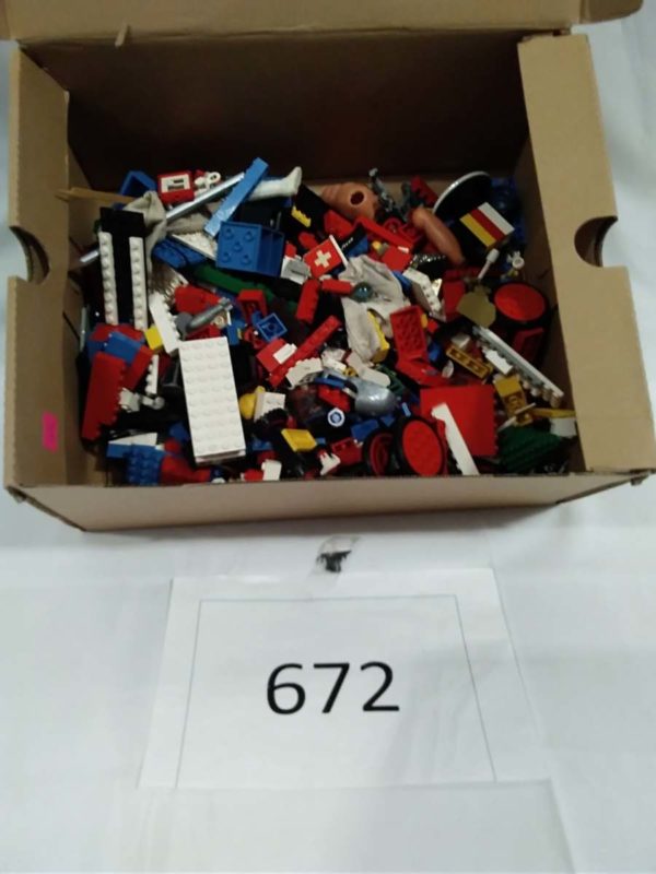 lot 672 quantity of Lego & other bits of toys