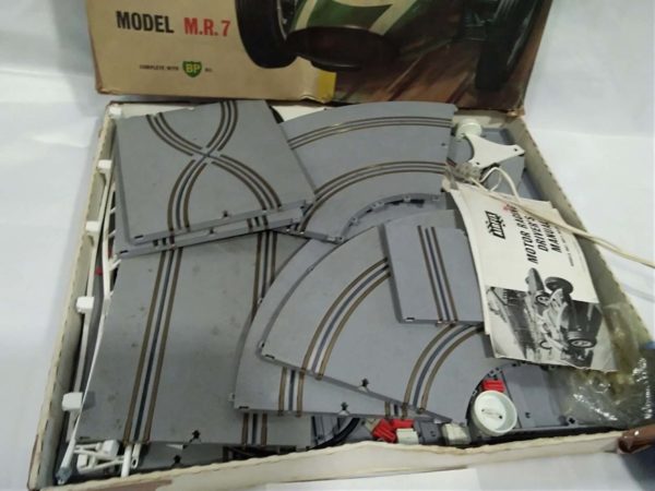 lot 674 vintage Airfix motor racing track with cars - Image 6