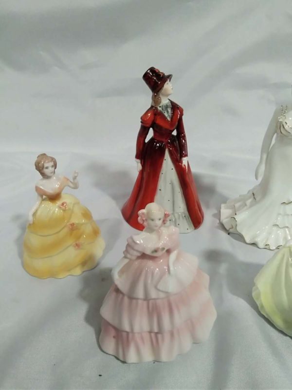 lot 157 Coalport mini figurines x5 - Image 5