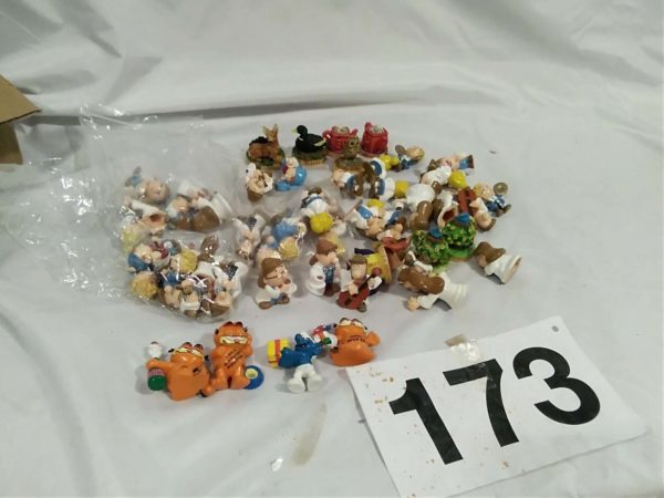 lot 173 collectable Tetley tea folk, garfield, smurf