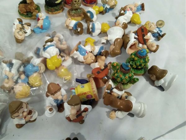 lot 173 collectable Tetley tea folk, garfield, smurf - Image 5