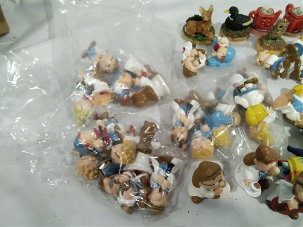 lot 173 collectable Tetley tea folk, garfield, smurf - Image 3