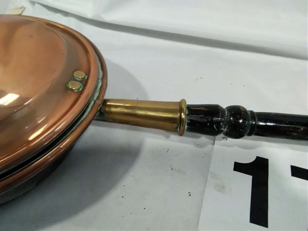 lot 177 copper bed pan / warmer - Image 4