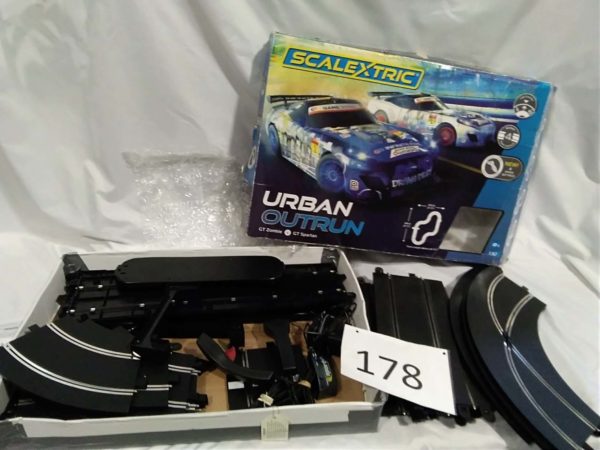 lot 178  Scalextric urban outrun (no cars)