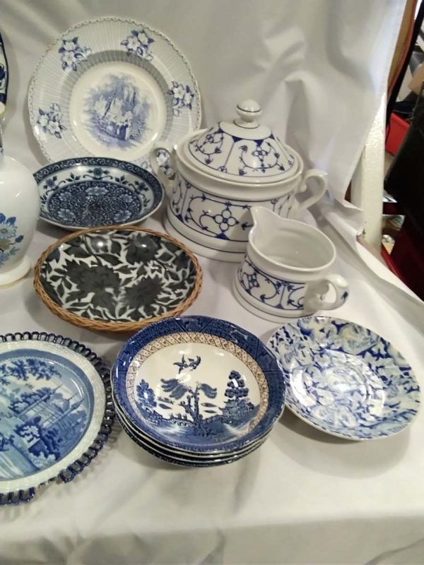 lot 192 vintage china including willow tree, royal albert, etc. - Image 2