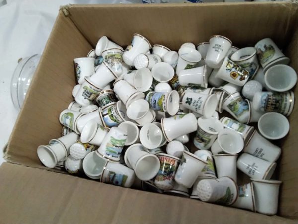 lot 194 large quantity of collectors thimbles - Image 2