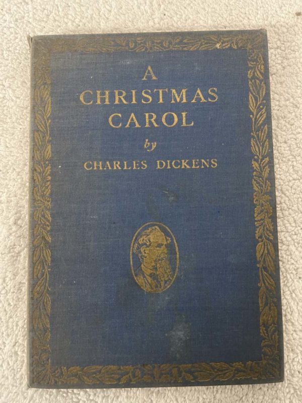 FF006- VINTAGE A CHRISTMAS CAROL BOOK BY CHARLES DICKENS- COLLECTION FROM FFORESTFACH