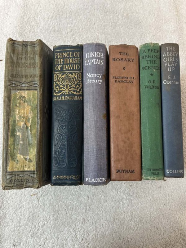 FF027- 6 VINTAGE BOOKS (INCLUDING THE ROSARY)- COLLECTION FROM FFORESTFACH - Image 2