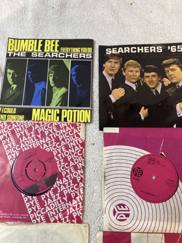 OH011-SIX SINGLES INC BUMBLE BEE THE SEARCHERS-COLLECTION FFORESTFACH - Image 3