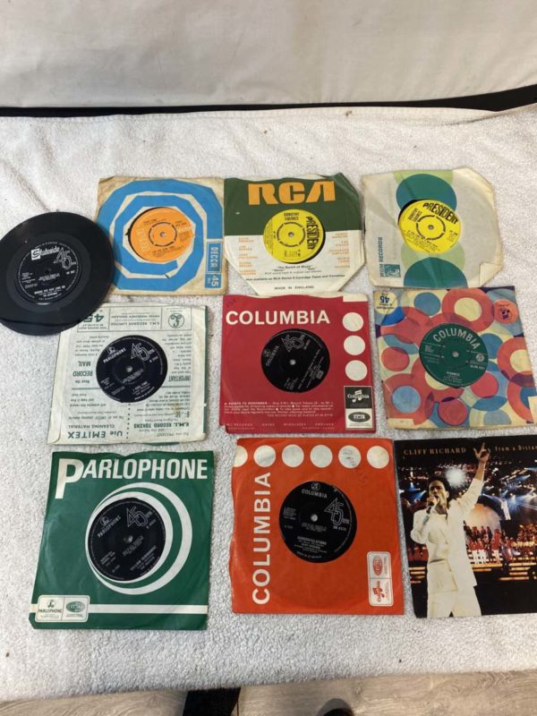 OH012-COLLECTION OF SINGLES INC BEATLES -COLLECTION FFORESTFACH